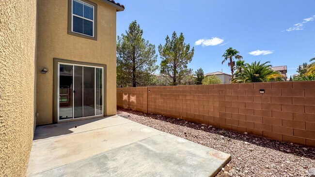 Building Photo - Spacious 3-Bed + Loft & Den | Granite Coun...