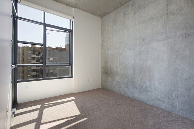 Building Photo - Spacious 2 Bedroom 2 Bathroom at M2i in Do...