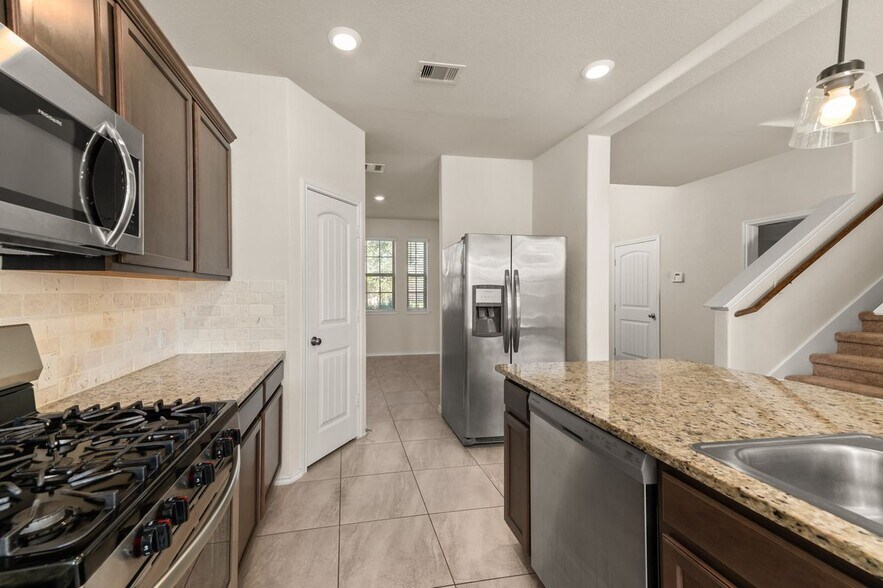 Building Photo - 3715 White Gardenia Ln