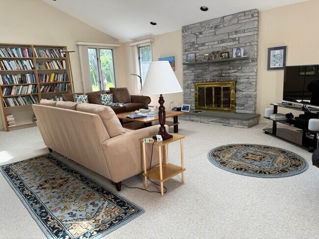 Building Photo - 55 Esty Farm Rd