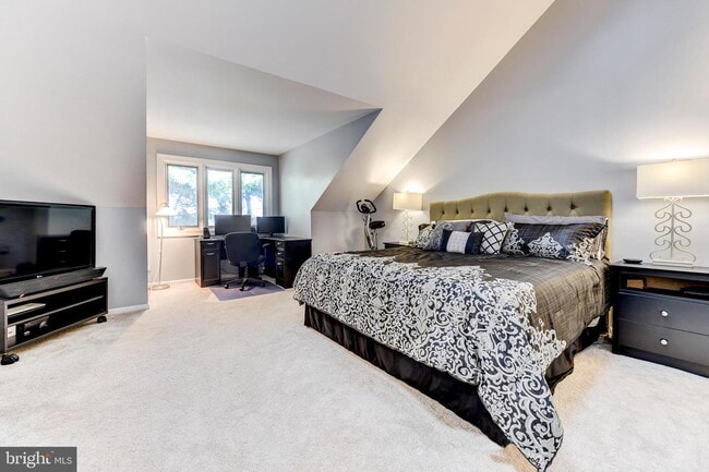 Building Photo - Elegant Arlington Residence with Comfortable Living and Ideal Location