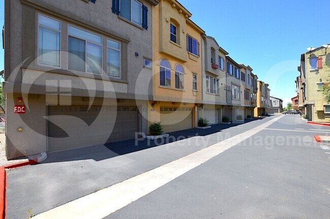 Building Photo - 280 S Evergreen Rd