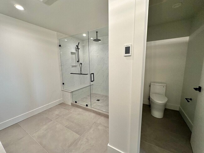 Building Photo - Stunning Queen Anne Home - Incredible Views! Available 10/1/2026!