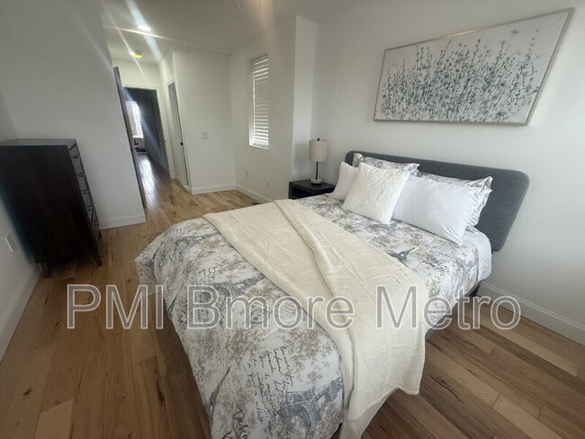 Building Photo - 1756 E North Ave