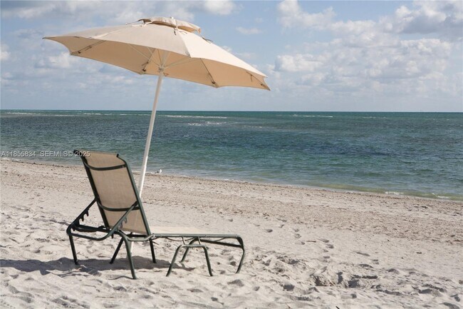 Building Photo - 251 Crandon Blvd