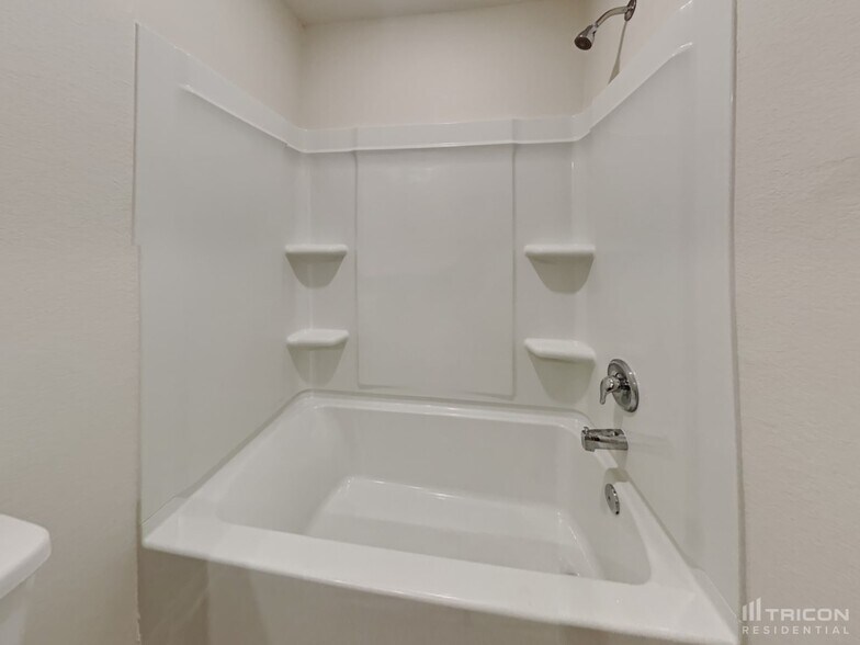 Building Photo - 23020 Shakespeare Dr