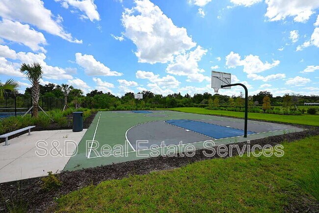 Building Photo - 2106 Rosewood Dr