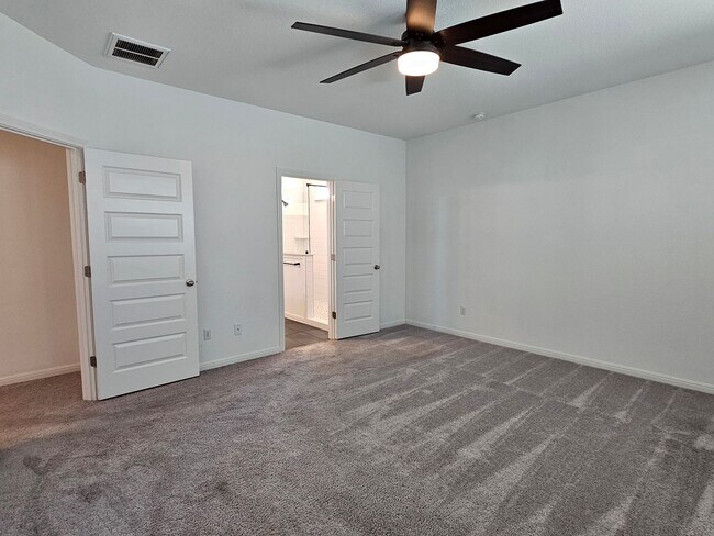 Building Photo - Beautiful 3 Bed / 3 Bath Home in North Lea...