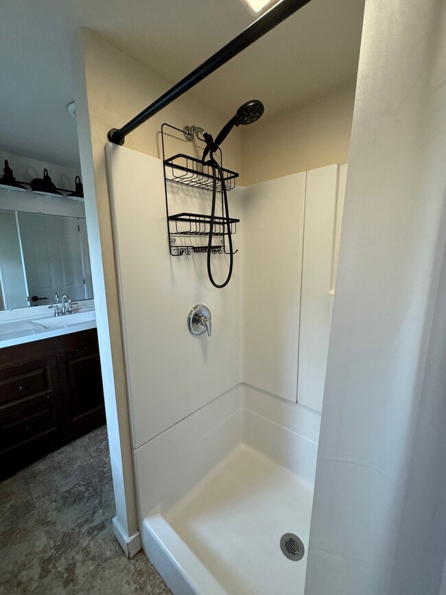 Building Photo - 129 Laurel Rd