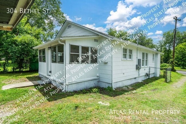 Building Photo - 304 Bethel St NE