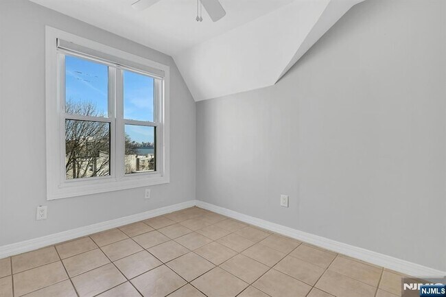 Building Photo - 30 Columbia Terrace