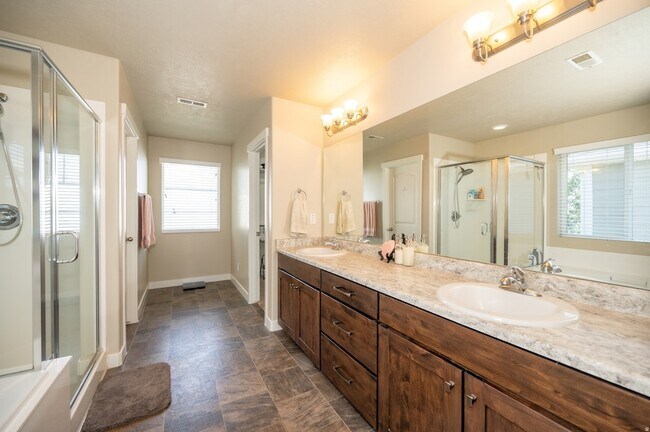 Building Photo - 788 Star Spangled Dr