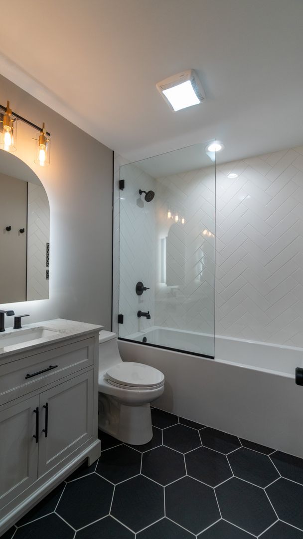 Building Photo - Contemporary 2-Bed, 2-Bath Garden Apartmen...