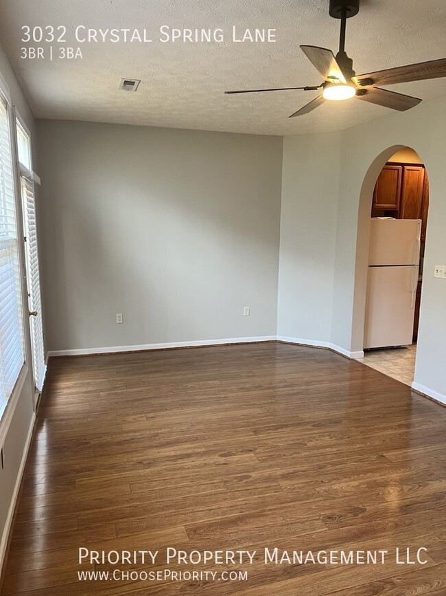 Building Photo - Now Available!  Charming 3-Bedroom Townhou...