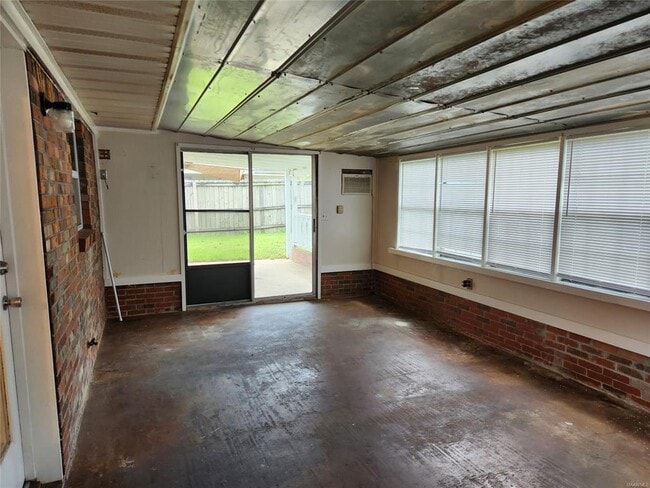 Building Photo - 211 Edgewood Ave
