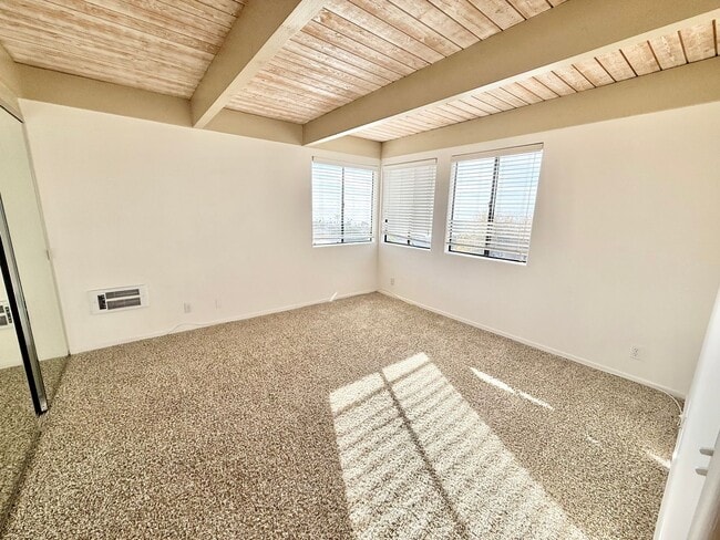 Building Photo - Stunning 2 Bedroom 2 Bath in Laguna Beach