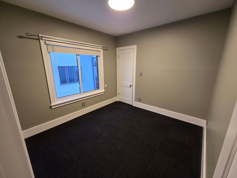 main bed - 1019 Widdicomb Ave NW