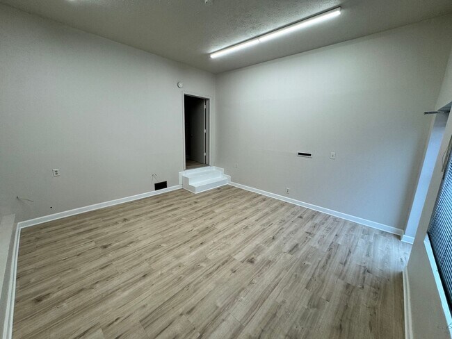 Building Photo - 2725 S 4th St