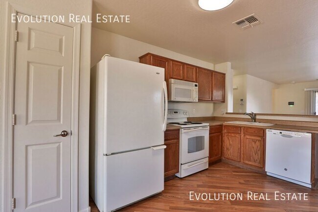 Building Photo - 1561 Maddison Cir