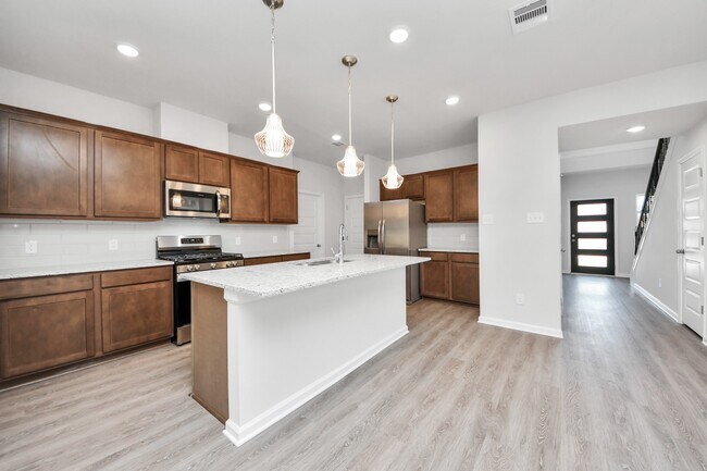 Building Photo - 15523 Foresail Ln