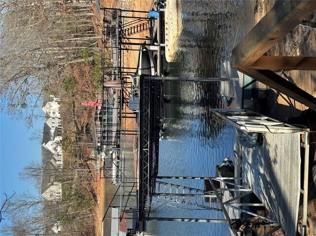 Building Photo - 8940 Bay Dr