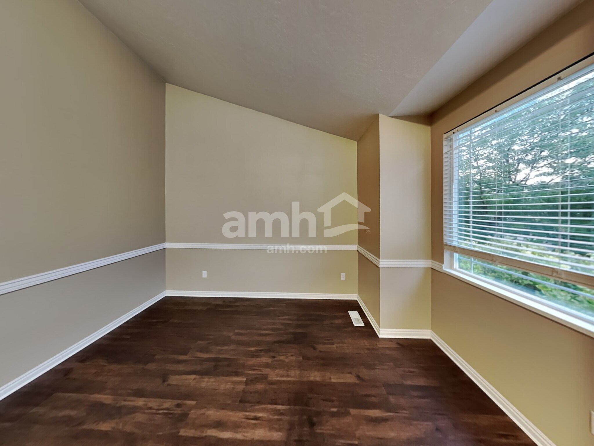Building Photo - 1015 Westbury Ct