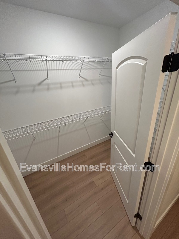 Building Photo - 3520 Sand Dr