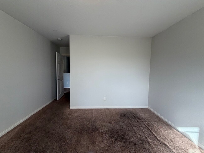 Building Photo - 4 BED 2.5 BATH 2 CAR GARAGE SINGLE FAMILY HOME W/ FULLY LANDSCAPED BACKYARD. THIS WAS FORMER MODE...