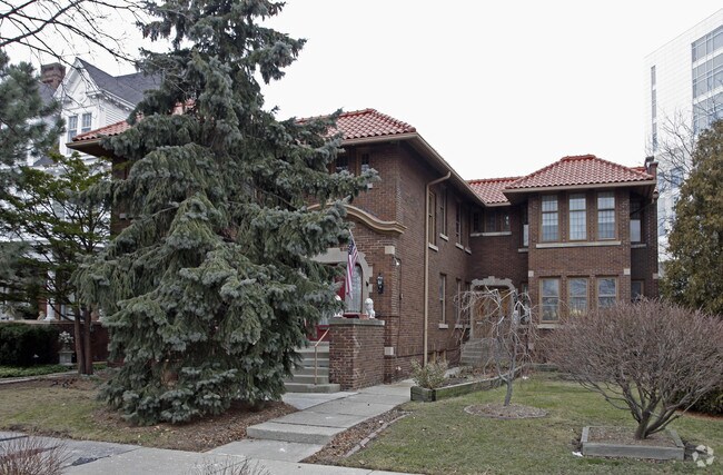 Primary Photo - 2281-2283 N Lake Dr