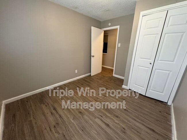 Building Photo - 9609 Winkler Dr