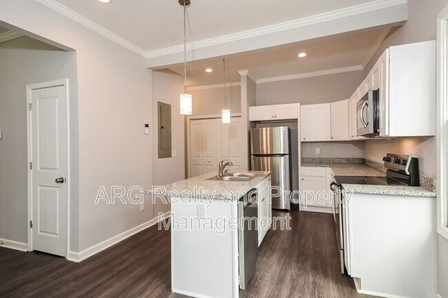 Building Photo - 393 Atwood St SW
