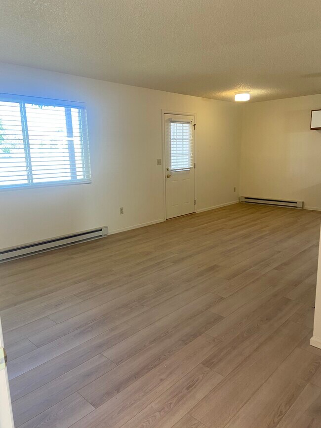 Building Photo - 631 Conifer St