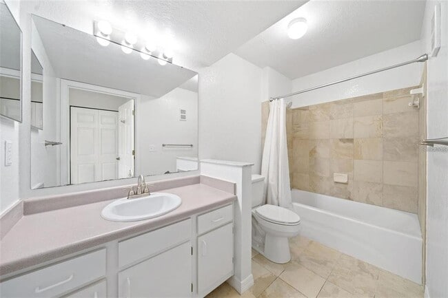 Building Photo - 823 Camargo Way