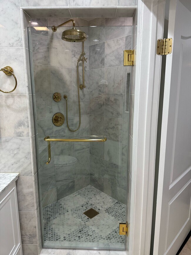 Building Photo - 435 Arnaz Dr