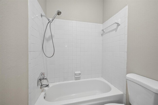 Building Photo - 9707 Richmond Ave