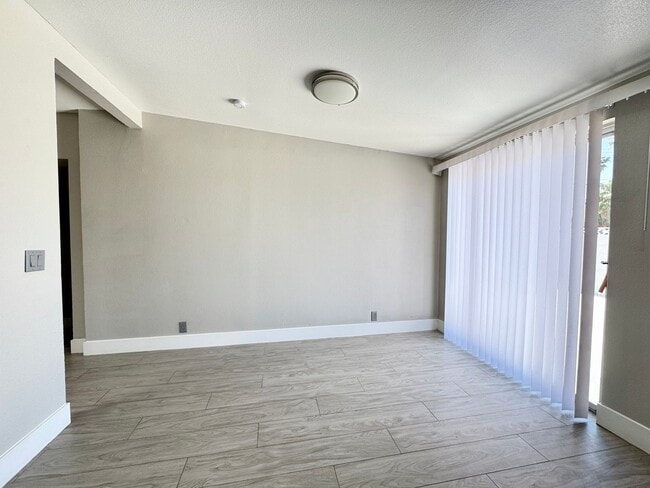 Building Photo - 1724 Izabella Ave