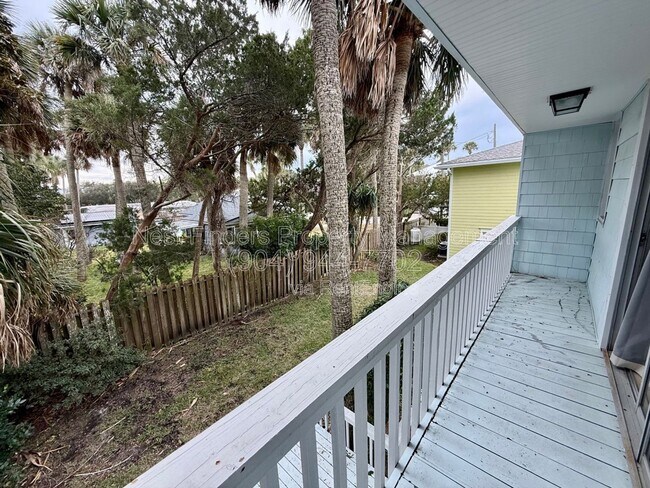 Building Photo - 222 7th St