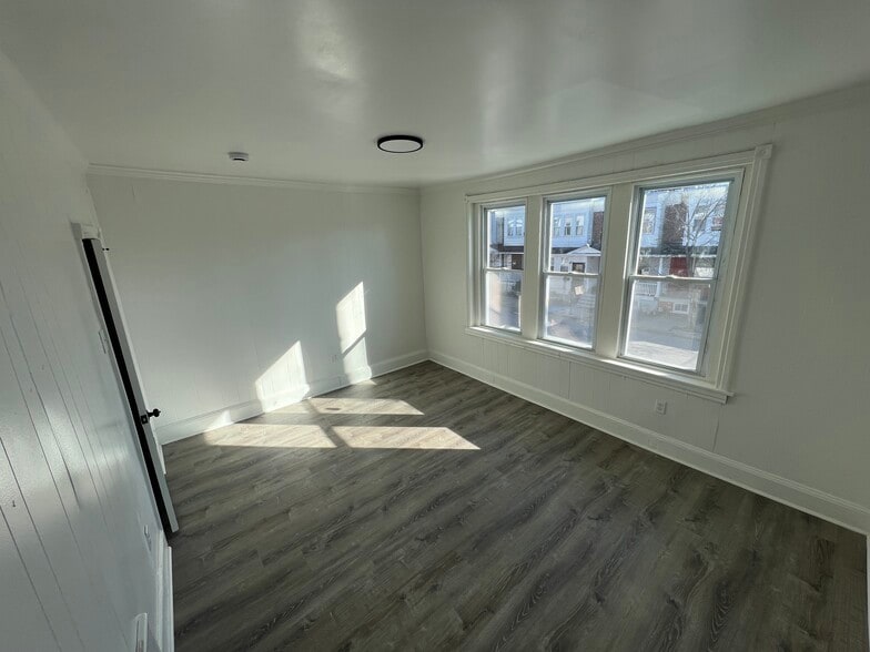 2nd Floor Unit (2bed) - 1132 W 8th St