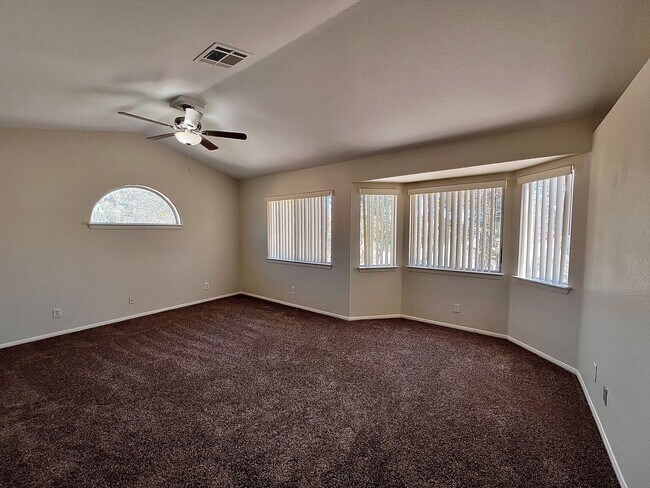 Building Photo - LARGE DESERT SHORES HOME, 4 BD 2.5 BATH, VAULTED CEILINGS, INCREDIBLE VALUE