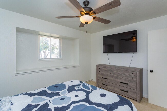 Building Photo - 313 Robins Dr