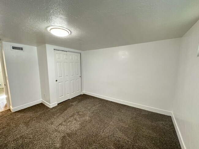 Building Photo - 1835 Downington Ave DUPLEX