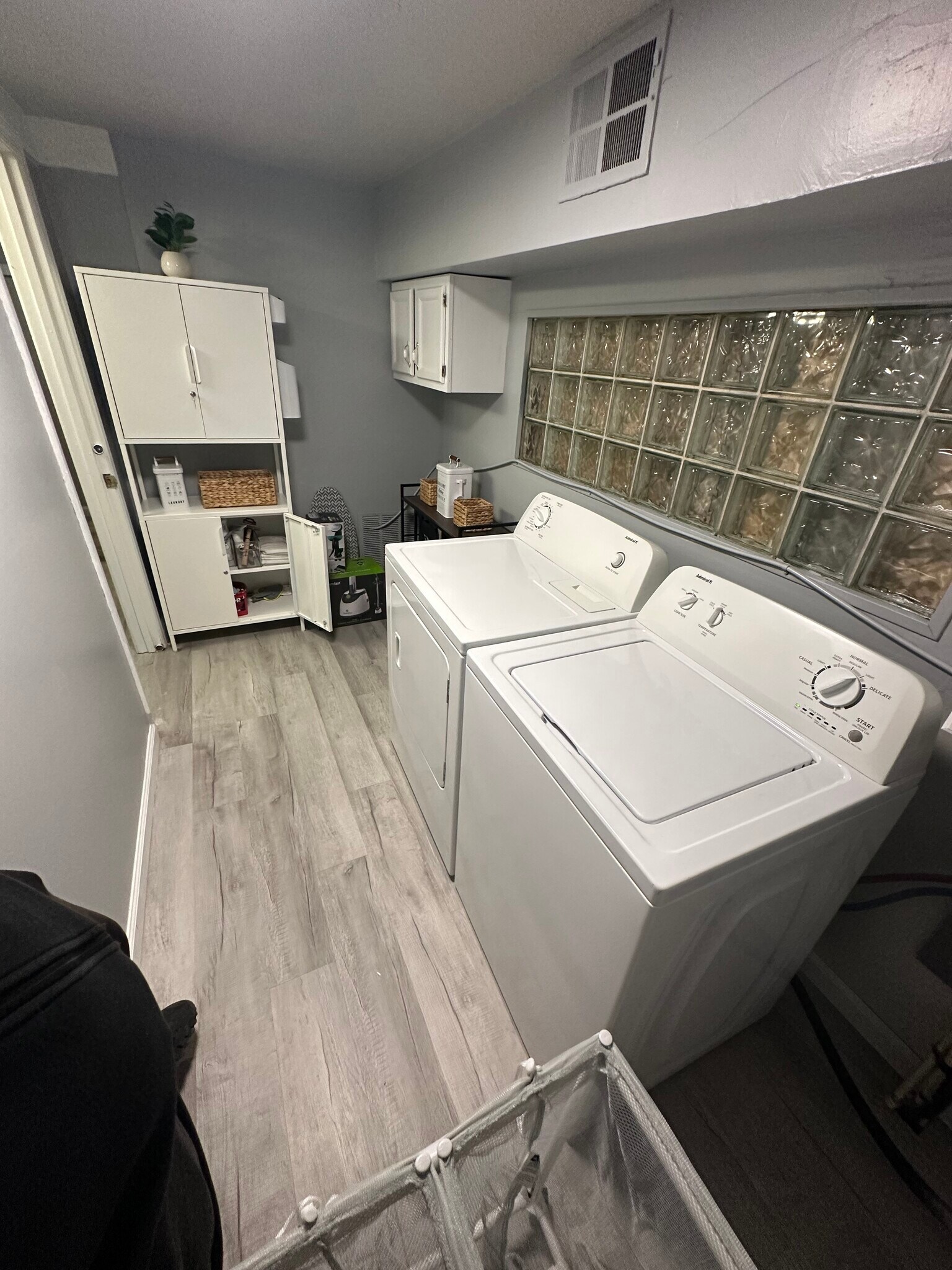 Laundry room - 1734 E Carson St