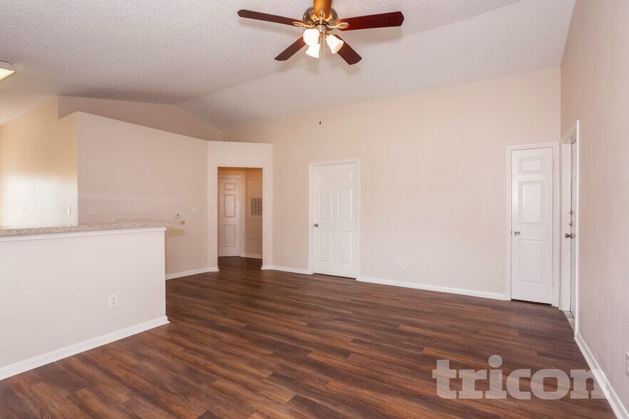 Building Photo - 3103 Kelling St