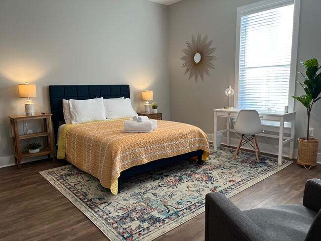 Spacious and light-filled bedroom - 513 S Main St