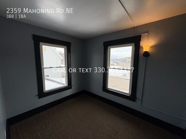 Building Photo - Large three bedroom one bathroom duplex fo...