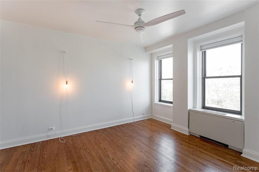 Building Photo - 15 E Kirby St