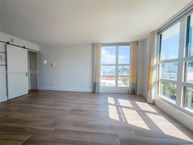 Building Photo - 1800 Collins Ave