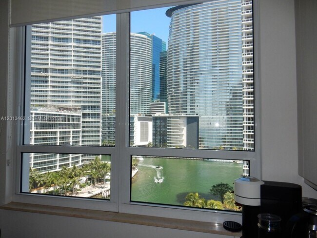 Building Photo - 801 Brickell Key Blvd