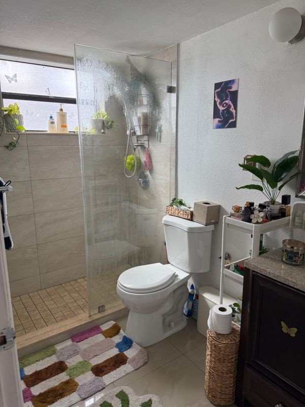 Building Photo - 142 SW 18th Ave