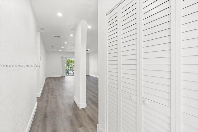 Building Photo - 1400 NE 57th Ct